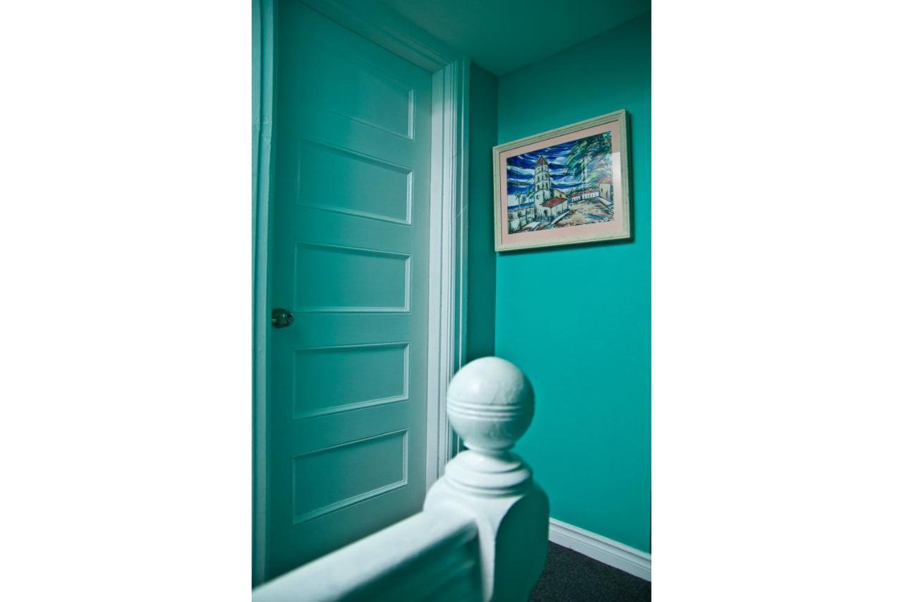 Colour Cube Guest House Toronto Downtown East Exteriér fotografie